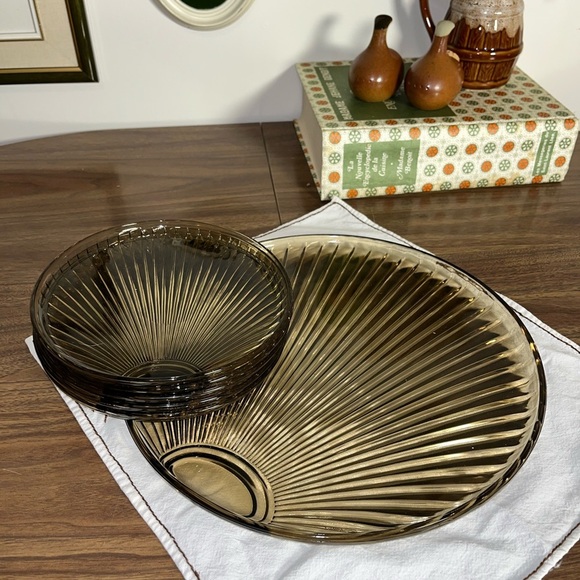 6 VINTAGE SMOKED AMBER GLASS PLATES - Picture 1 of 10